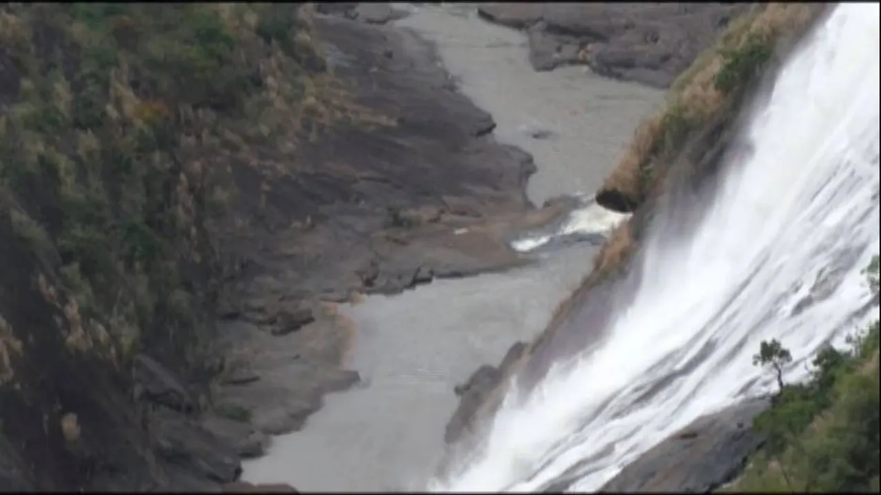 ଡ଼ୁଡ଼ୁମା ଜଳପ୍ରପାତରେ କମୁଛି ପର୍ଯ୍ୟଟକଙ୍କ ଭିଡ଼