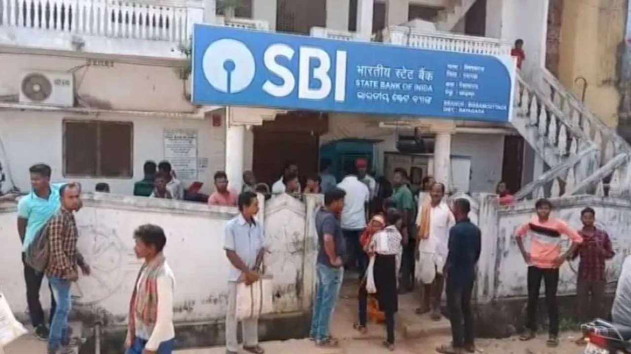 ବ୍ୟାଙ୍କରେ ତାଲା ପକାଇଦେଲେ ଘର ମାଲିକ