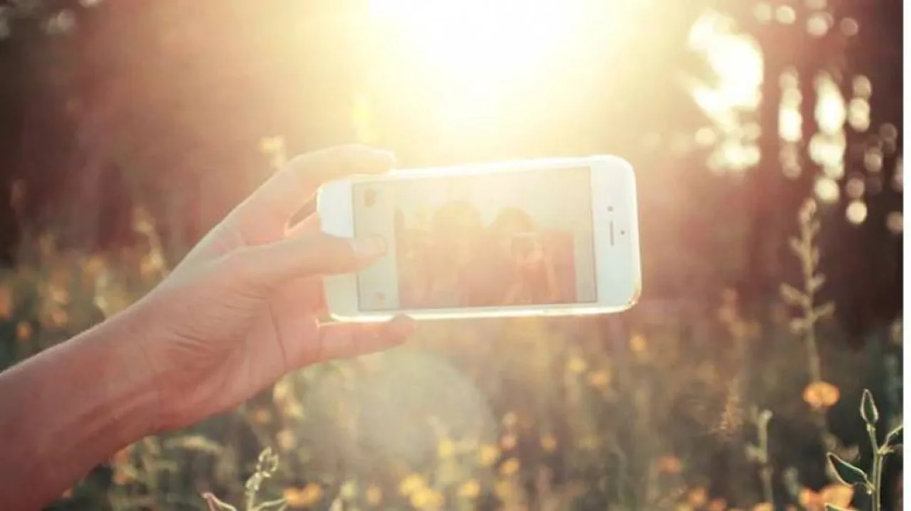 ପାହାଡ଼ ଉପରେ ସେଲ୍‌ଫି ନେଉଥିଲେ, ହଠାତ୍‌ ତଳକୁ ଖସିପଡ଼ିଲେ