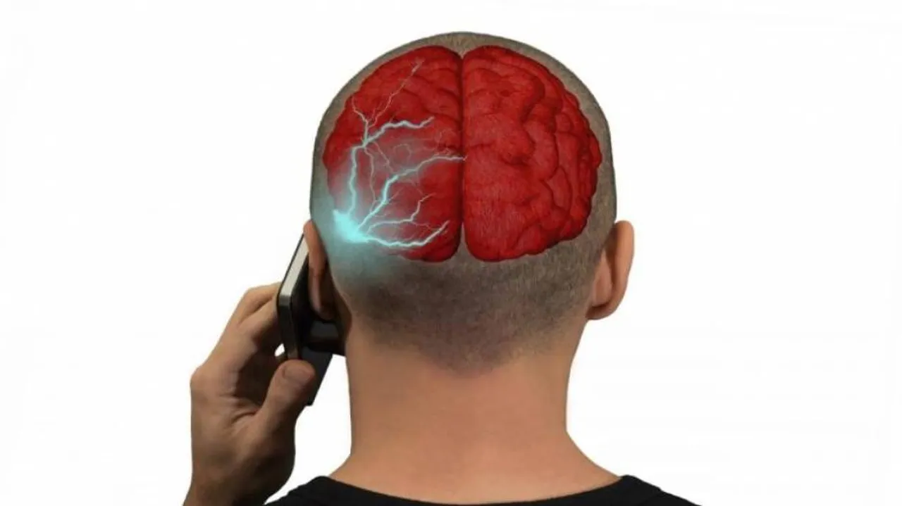 ଜାଣନ୍ତି , କେତେ ମାରାତ୍ମକ ସ୍ମାର୍ଟଫୋନ ରେଡିଏସନ ? ପଢନ୍ତୁ ଏଥିରୁ ମୁକ୍ତି ପାଇବାର ସହଜ ଉପାୟ