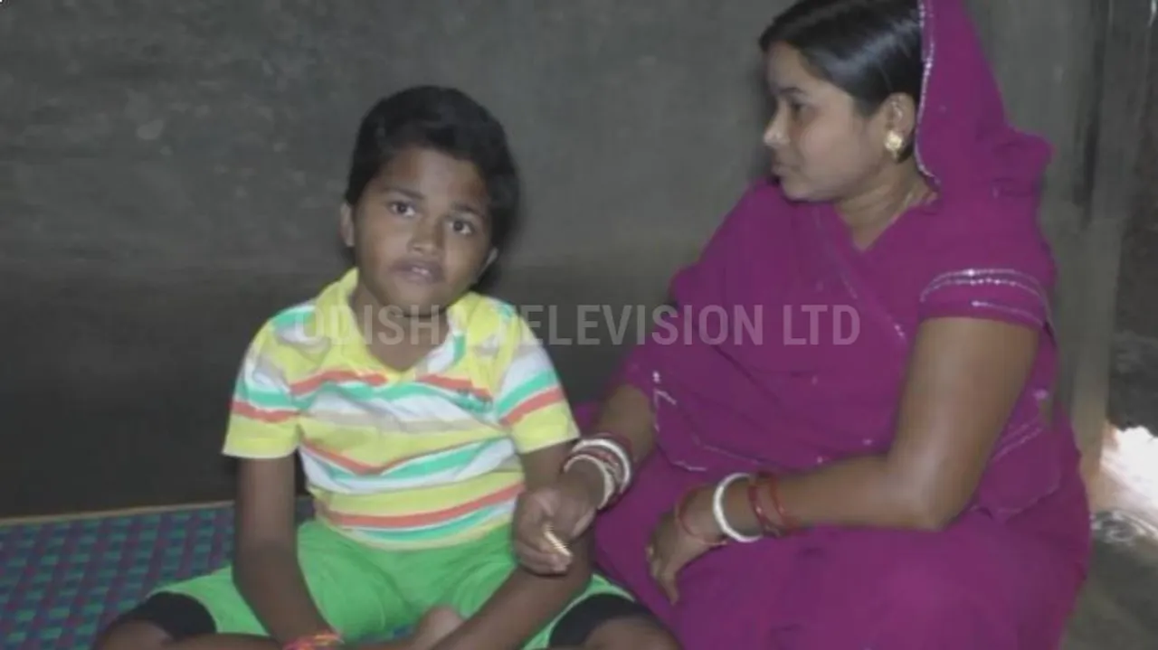 ମୁଁ ଭଲ ହେବାକୁ ଚାହେଁ, ଭଲ ହେଲେ ପାଠ ପଢ଼ି ଚାକିରି କରିବି . . ସାହାଯ୍ୟ କରିବାକୁ ଗୁହାରୀ କରୁଛି ଅଜଣା ରୋଗରେ ପୀଡ଼ିତ ଅଜିତ