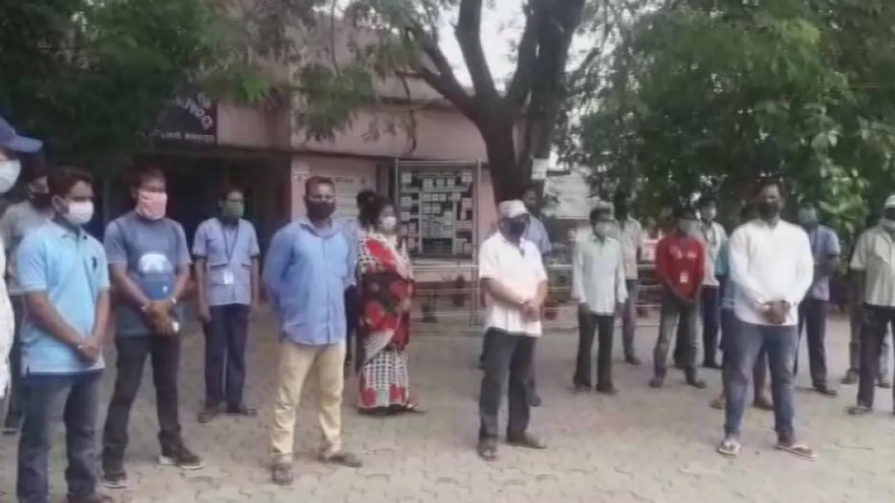 ମୁଖ୍ୟ ଚିକିତ୍ସାଧିକାରୀଙ୍କ ଦୁର୍ବ୍ୟବହାରରେ ତାତିଲେ ସଫେଇ କର୍ମଚାରୀ