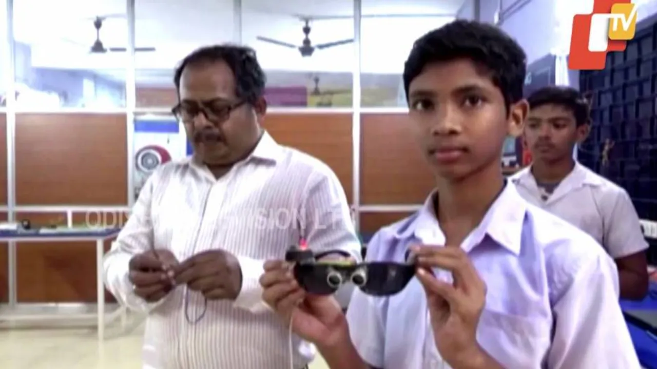 ଅଷ୍ଟମ ଶ୍ରେଣୀ ଛାତ୍ରଙ୍କ କମାଲ : ଅନ୍ଧ ଓ ବଧିରଙ୍କ ଲାଗି ଉଦ୍ଭାବନ କଲେ ସ୍ୱତନ୍ତ୍ର ଚଷମା