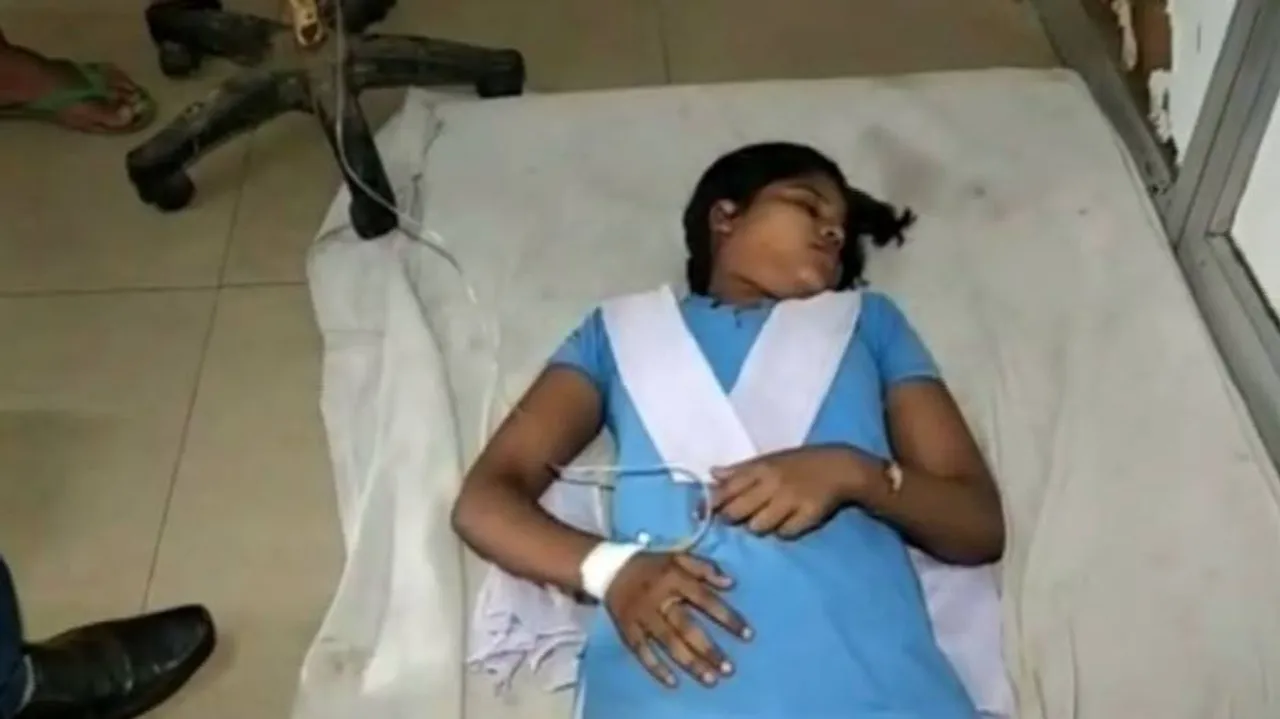 ସ୍କୁଲ୍‌ରେ ଛାତ୍ରୀଙ୍କର ହେଲା ଝଗଡ଼ା, ପ୍ରତିଶୋଧ ନେଲେ ଅଭିଭାବକ