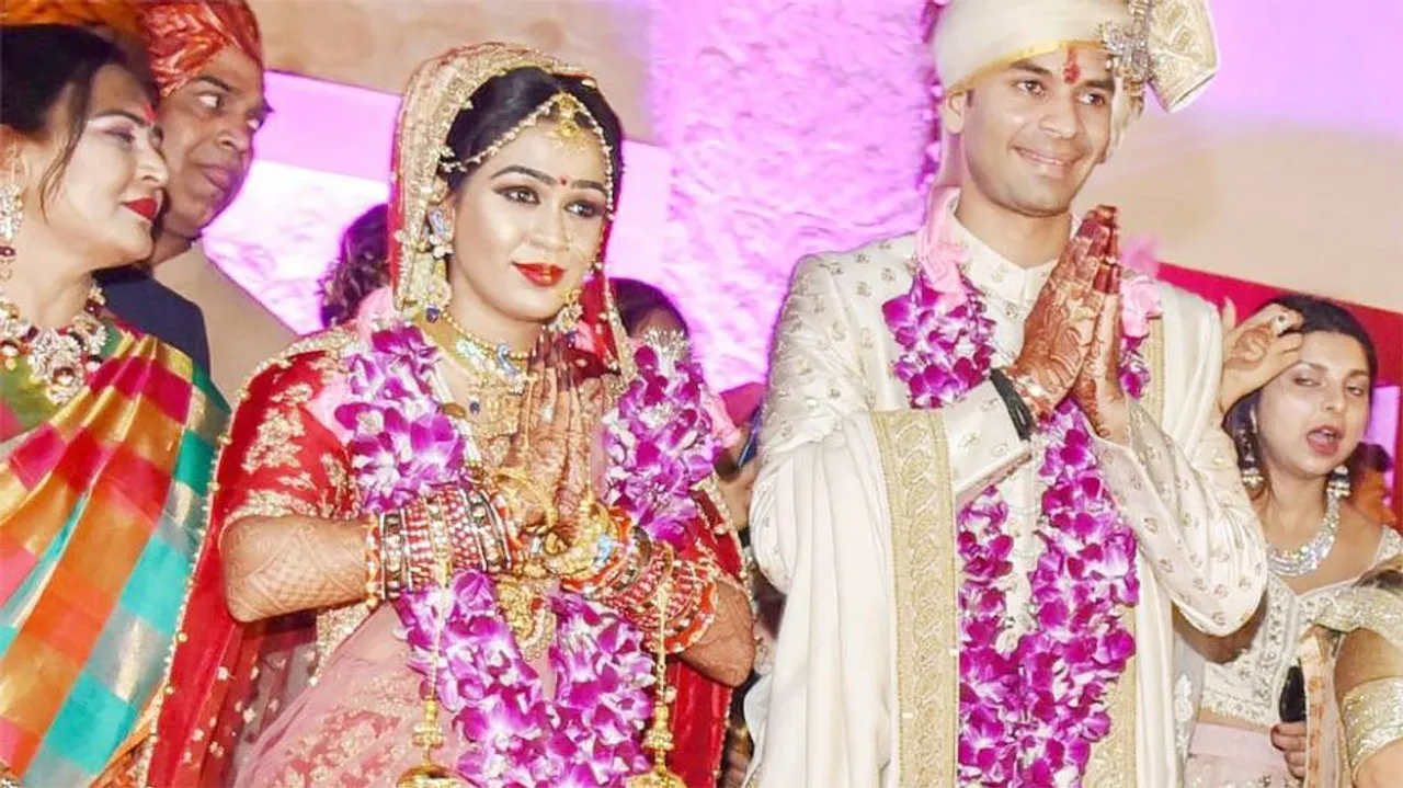 ତେଜ୍‌ ପ୍ରତାପ-ଐଶ୍ୱର୍ଯ୍ୟା ରାୟଙ୍କ ବିବାହ ମଞ୍ଚ ଭୁଶୁଡିଲା, ଖାଇବା ଓ ବାସନ ଲୁଟିନେଲେ ଲୋକେ