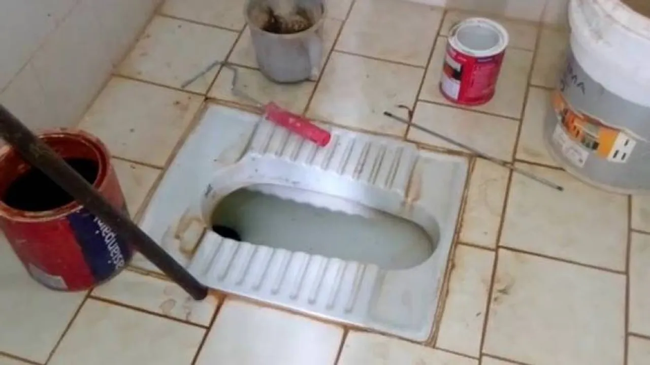 କଅଁଳା ଶିଶୁକନ୍ୟାକୁ ପାଇଖାନାରେ ଫିଙ୍ଗିଲା ରାକ୍ଷସୀ ମା