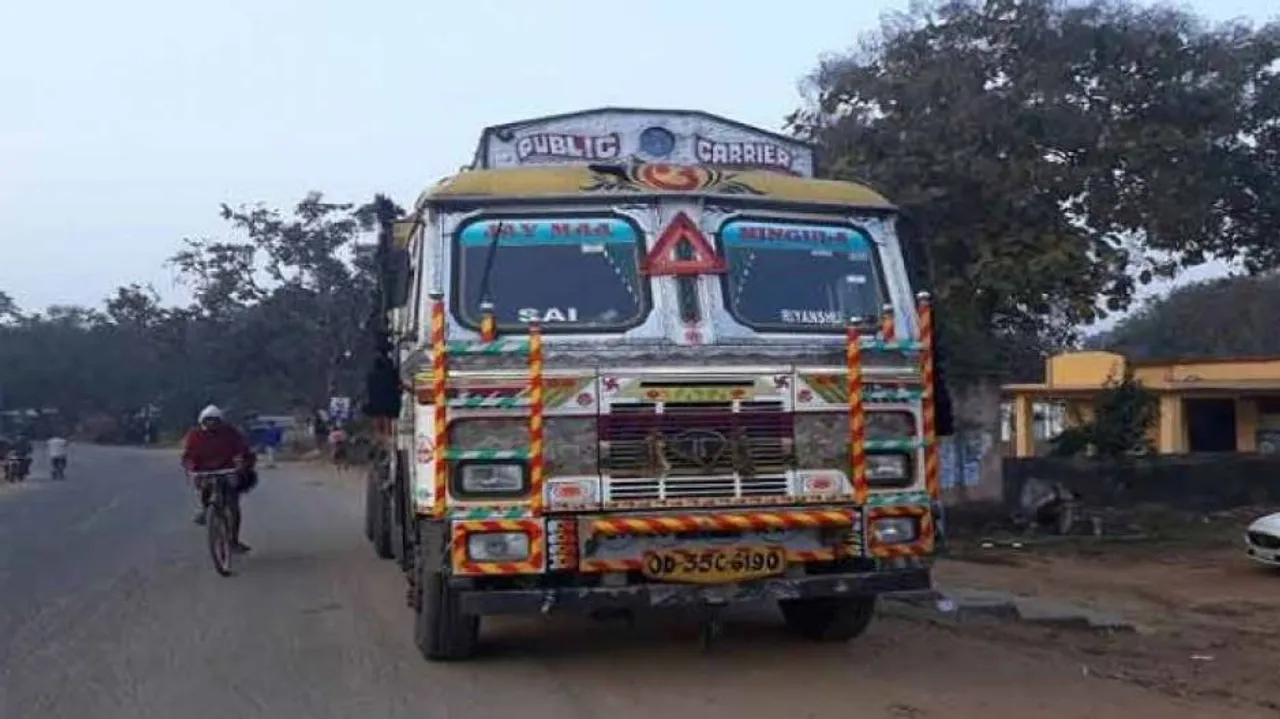 ଅସ୍ଥାୟୀ ଦୋକାନୀଙ୍କ ଉପରେ ମାଡ଼ିଗଲା ଟ୍ରକ୍