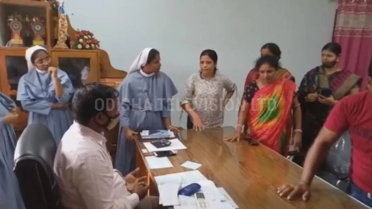 ପରୀକ୍ଷା ଫଳକୁ ନେଇ ଅସନ୍ତୋଷ : ତାତିଲେ ଅଭିଭାବକ, ପ୍ରିନ୍ସିପାଲଙ୍କୁ ଘେରିଲେ