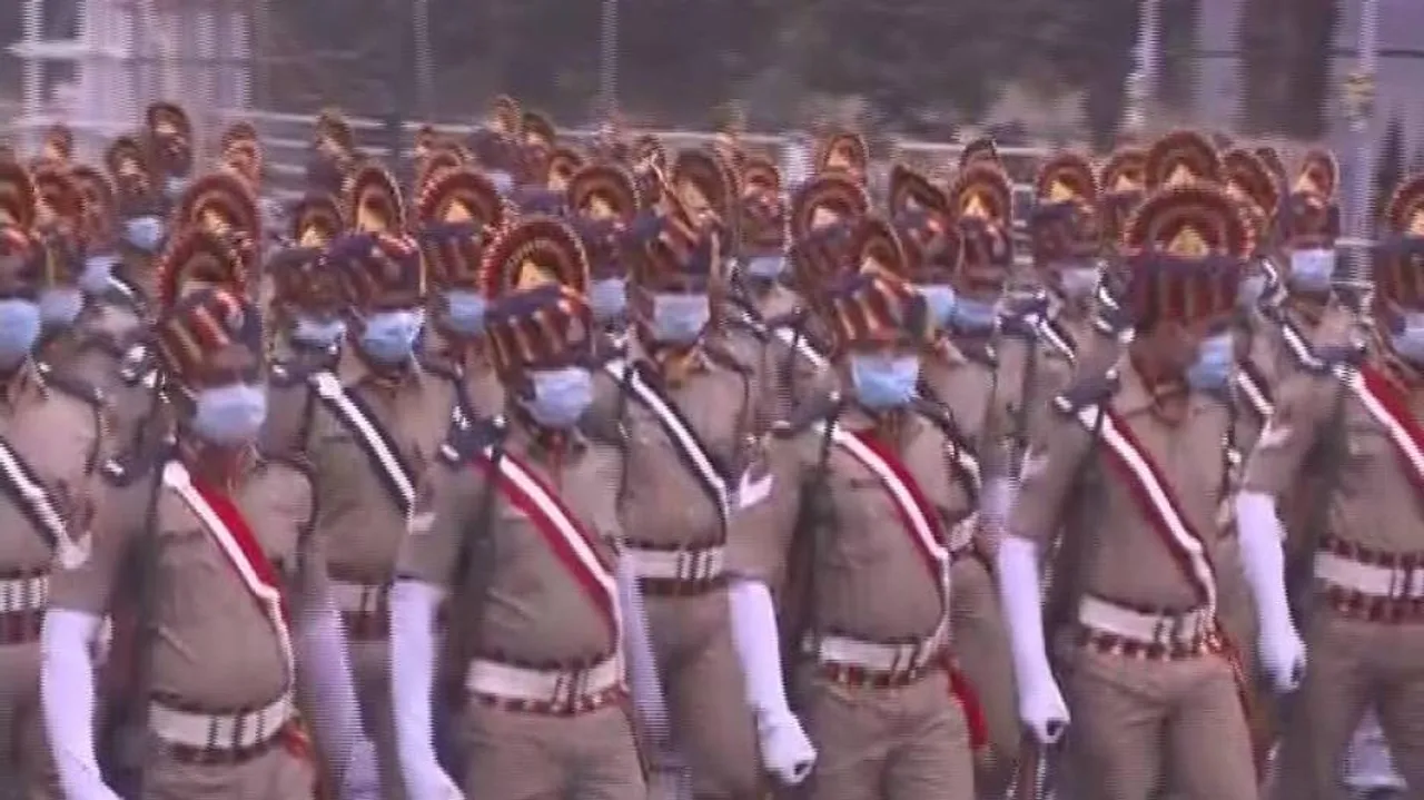 ୭୨ ତମ ସାଧାରଣତନ୍ତ୍ର ଦିବସ ପାଳିତ: ଭୁବନେଶ୍ୱରରେ ପରେଡ୍ ଆରମ୍ଭ