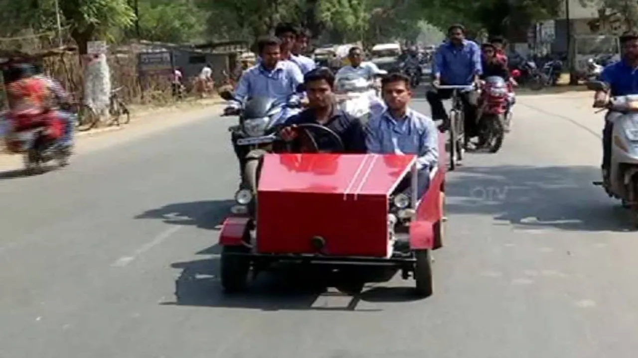 ଛାତ୍ରଙ୍କ ଅଦ୍ଭୁତ ସଫଳତା : ମାତ୍ର ୫୦ ହଜାର ଟଙ୍କାରେ ତିଆରି କଲେ ମିନି କାର୍