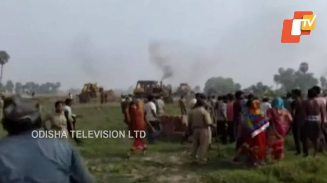 ରାସ୍ତା ନିର୍ମାଣକୁ ବିରୋଧ କରି ରାସ୍ତାରୋକ