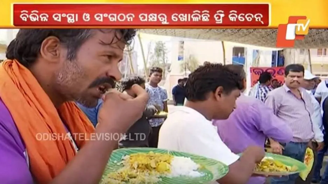 ଭୋକିଲାଙ୍କ ପେଟରେ ଆହାର ଦେଉଛି ଫ୍ରି କିଚେନ୍‌ ବ୍ୟବସ୍ଥା