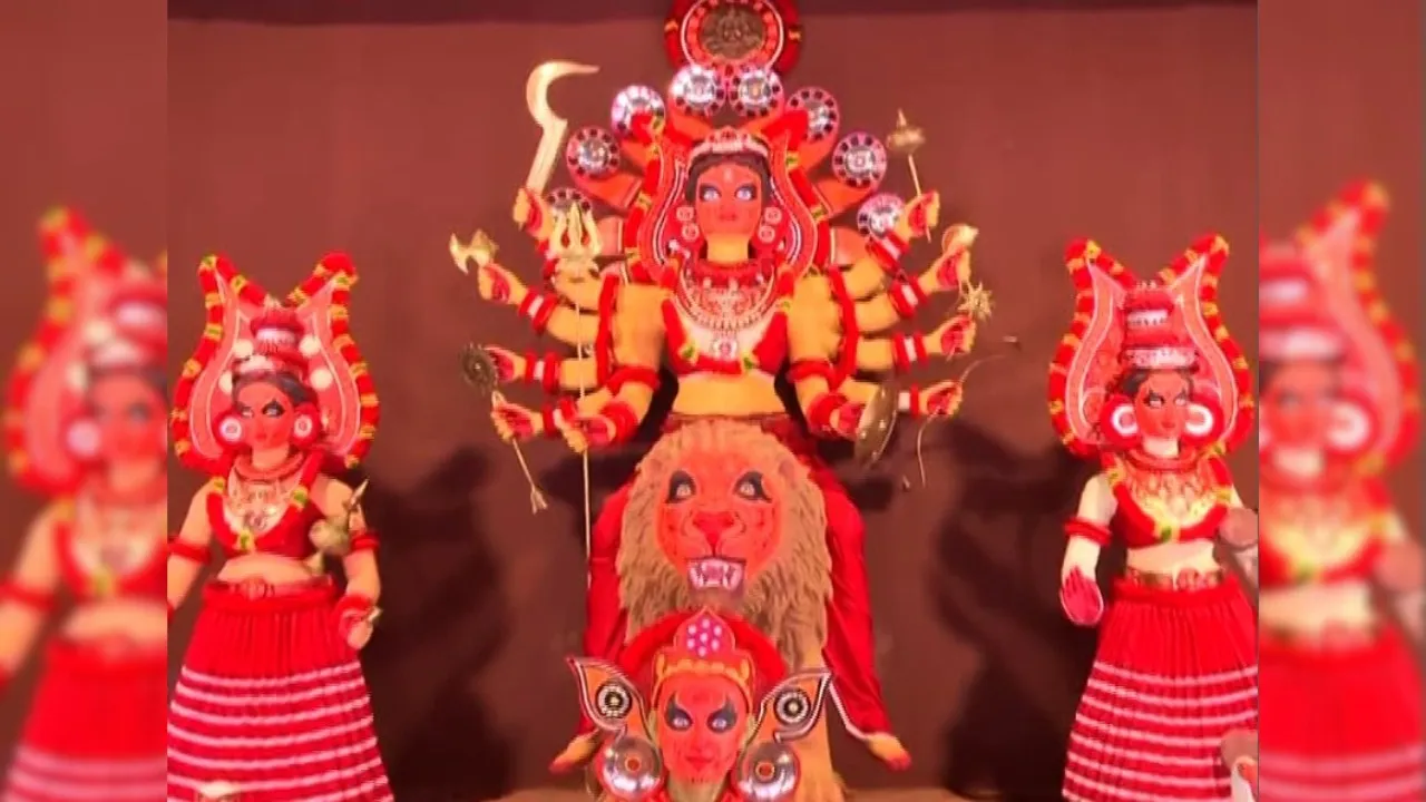 Kolkata Durga Puja Pandal showcases Kerala-inspired Theyyam theme