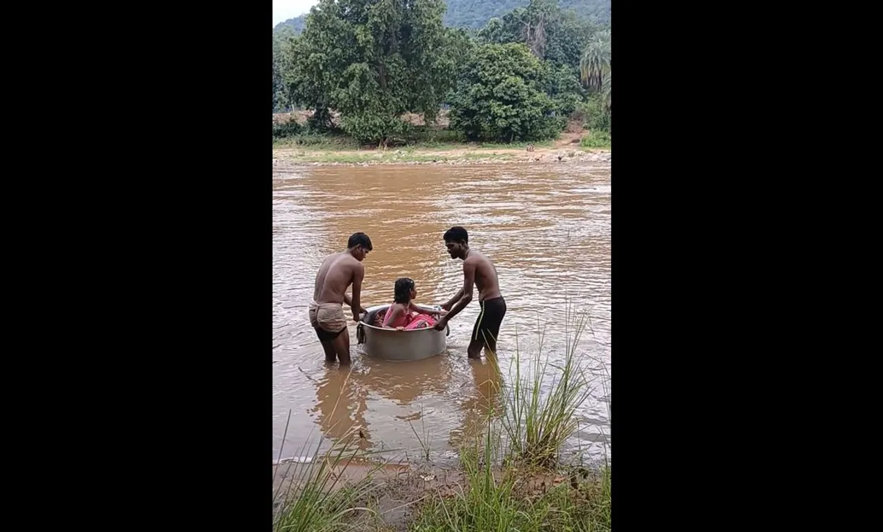 Tribal Odisha’s reality: Man uses ‘cooking pot’ to carry daughter across flooded river sans bridge