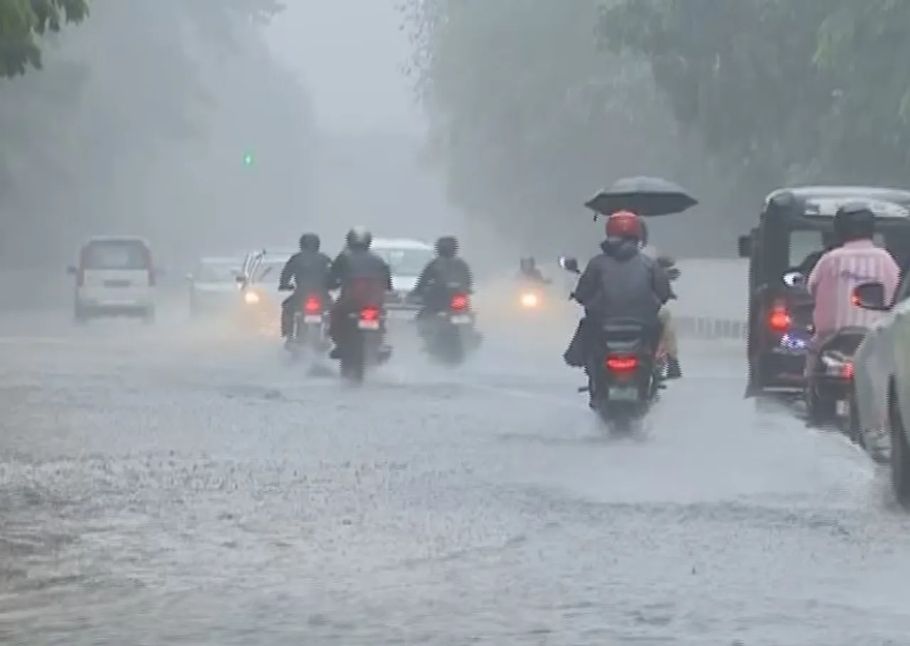Heavy rain leads to massive traffic jam across Bhubaneswar