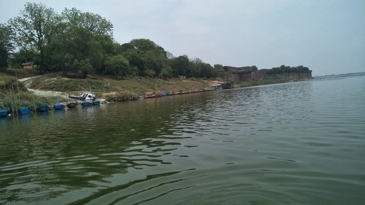 Woman, lover held after husband jumped into Yamuna river with four children