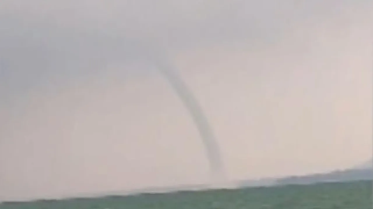 Giant whirlwind over Chilika sparks panic among visitors and fishermen