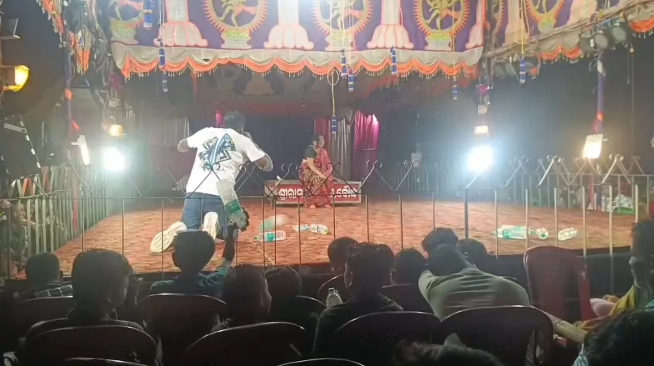 Jatra gets too real: Spectators hurl water bottles at actors during Laxmi Puja stage play in Angul