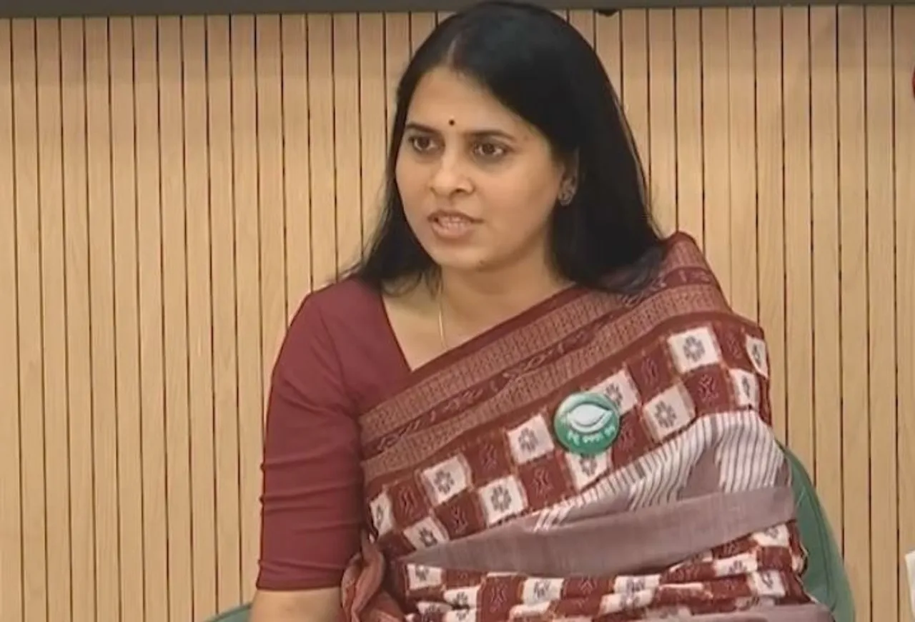 Which great man’s blood flows in fake Sadhu? Shreemayee Mishra’s sharp dig at VK Pandian after Pratap Jena’s remark