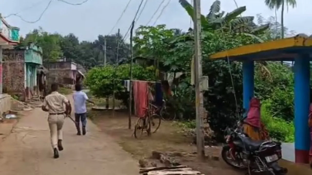 Miscreants posing as Maoists loot gold and cash worth Rs 8 lakh in Odisha's Nayagarh