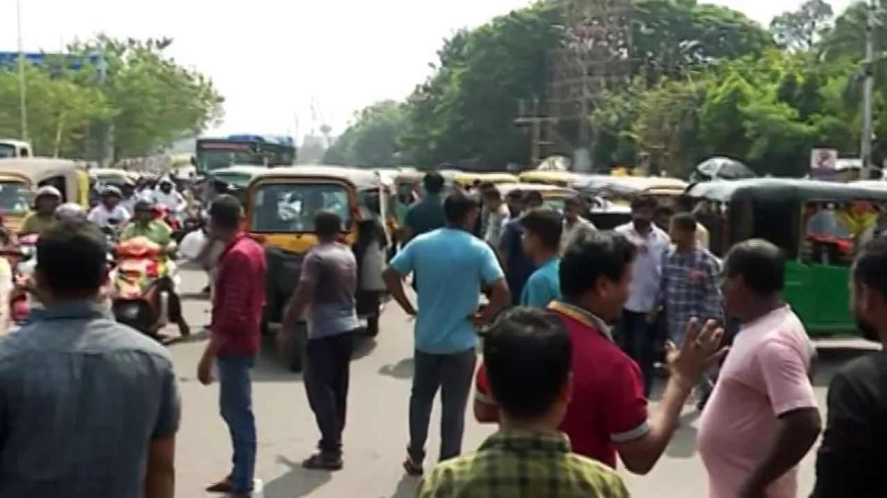 Commuters suffer, traffic hit as Online Auto Drivers’ Association resorts to protest in Bhubaneswar