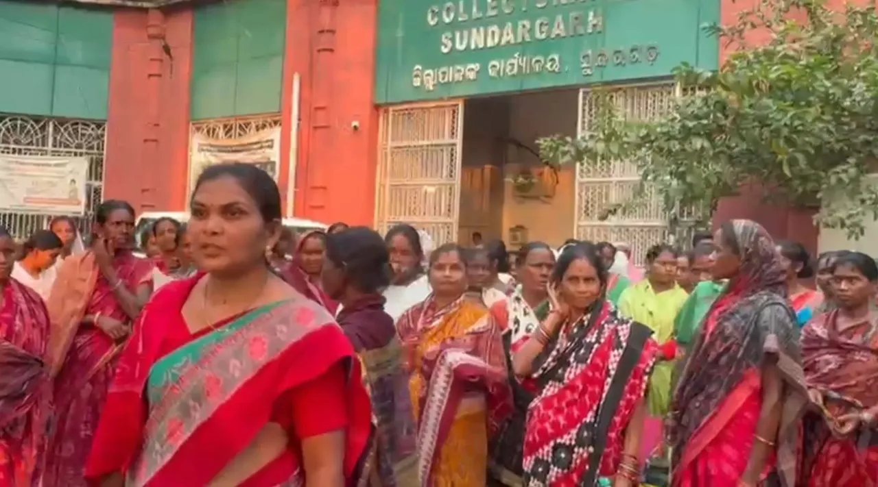 Fed up with inaction, village women raid liquor shops in Odisha’s Sundargarh