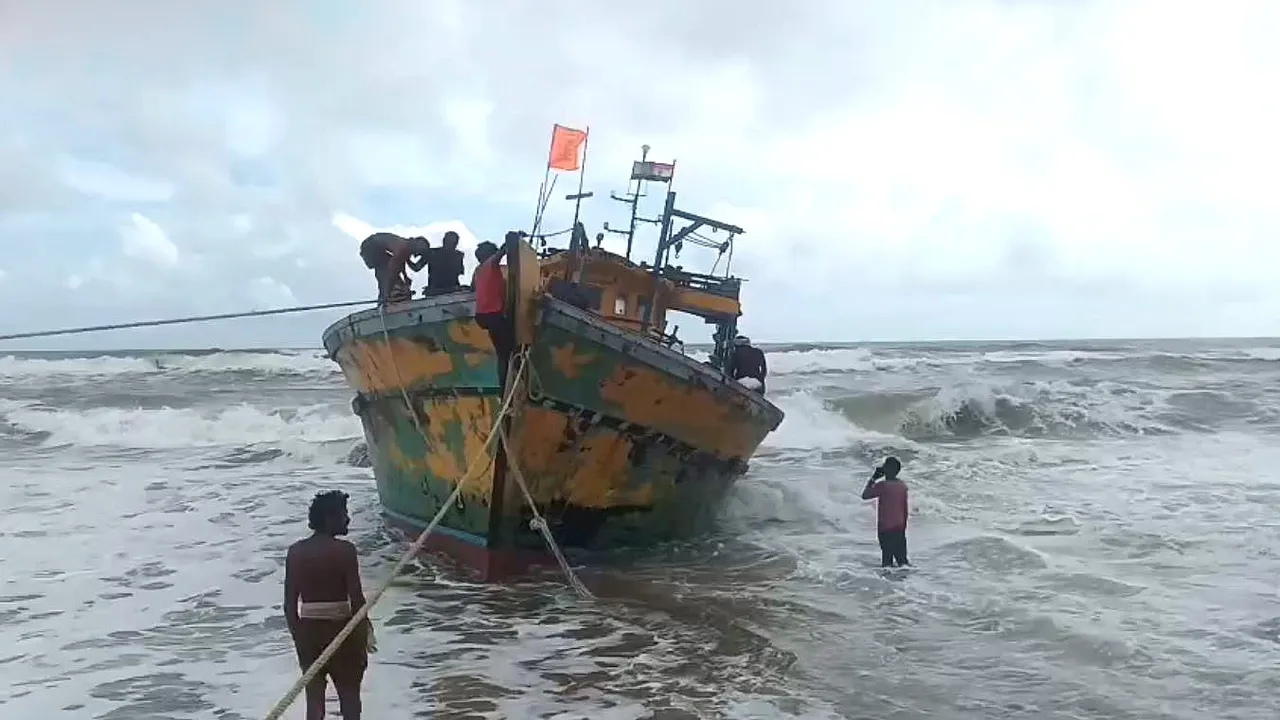Cyclone Montha: 60 trawler crews, 10 fishermen from Andhra rescued in Odisha