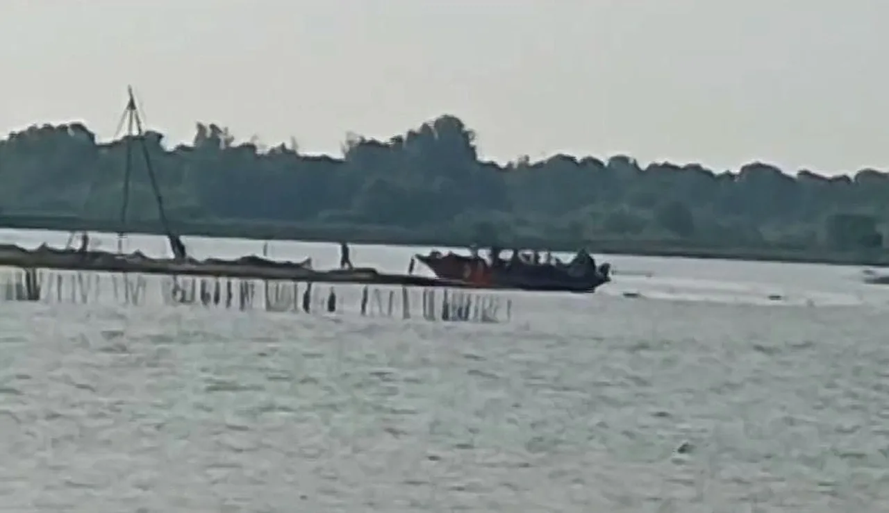 Over 50 passengers stranded after boat gets stuck midway in Odisha’s Chilika