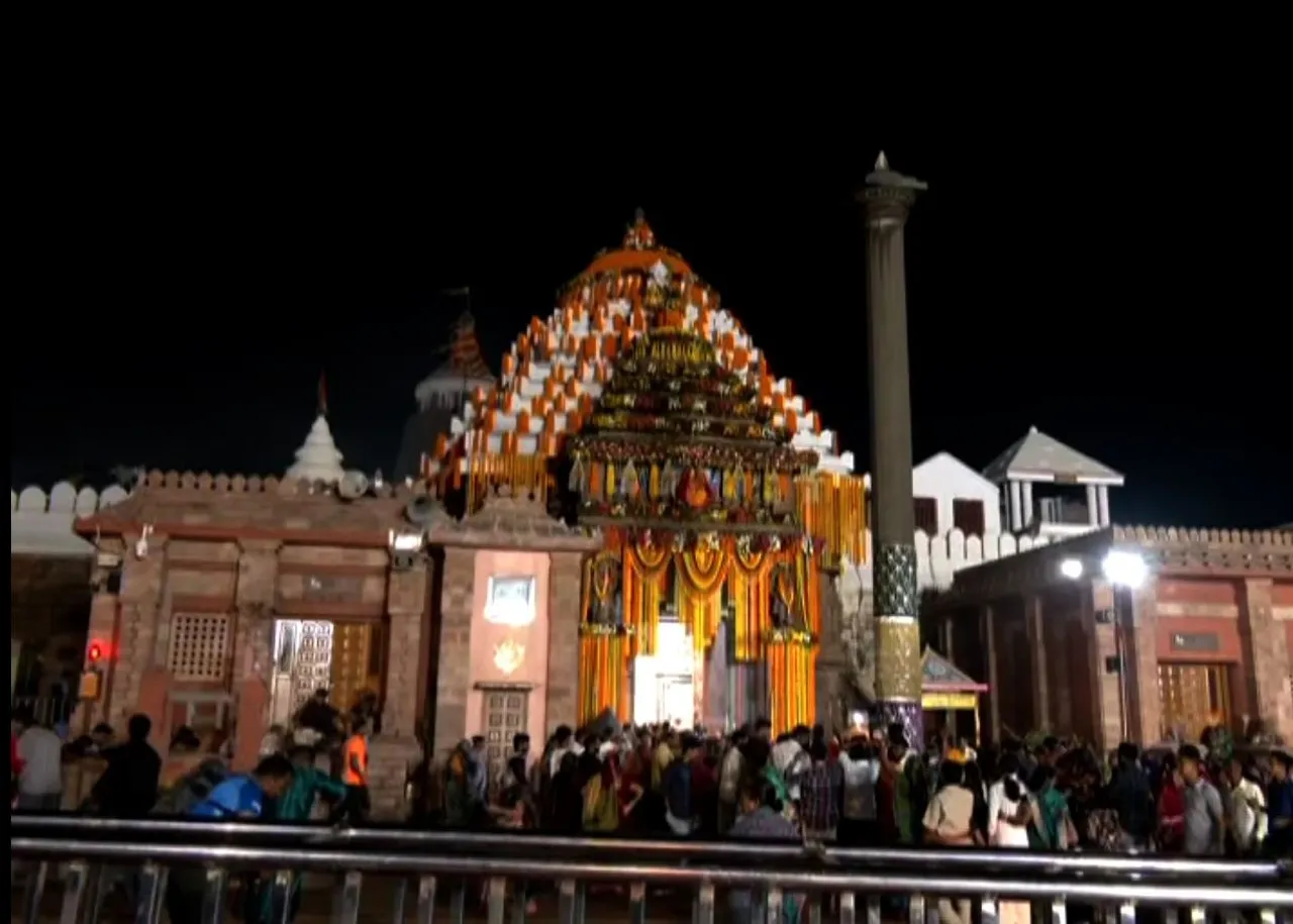 Puri Srimandir: 3 servitors suspended for collecting money from devotees