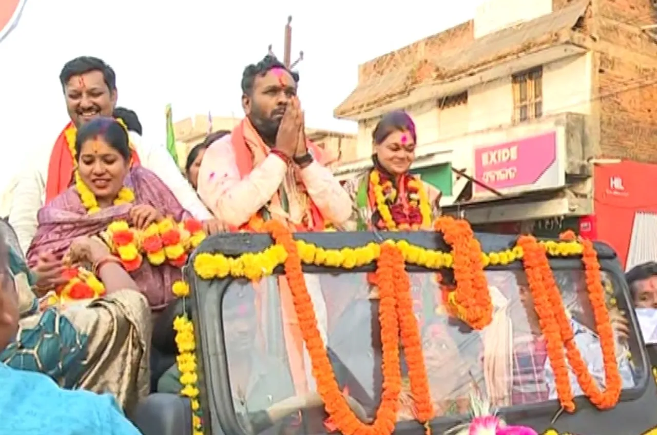 Jay Dholakia after victory in Nuapada bypoll Photograph: (OTV)