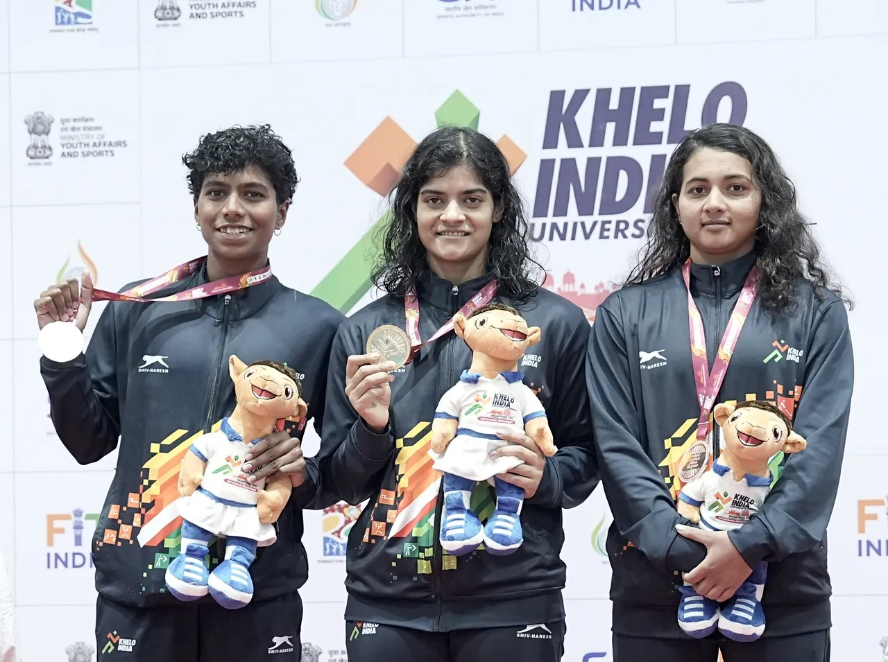 Pratyasa Ray (center) poses with her gold medal at KIUG
