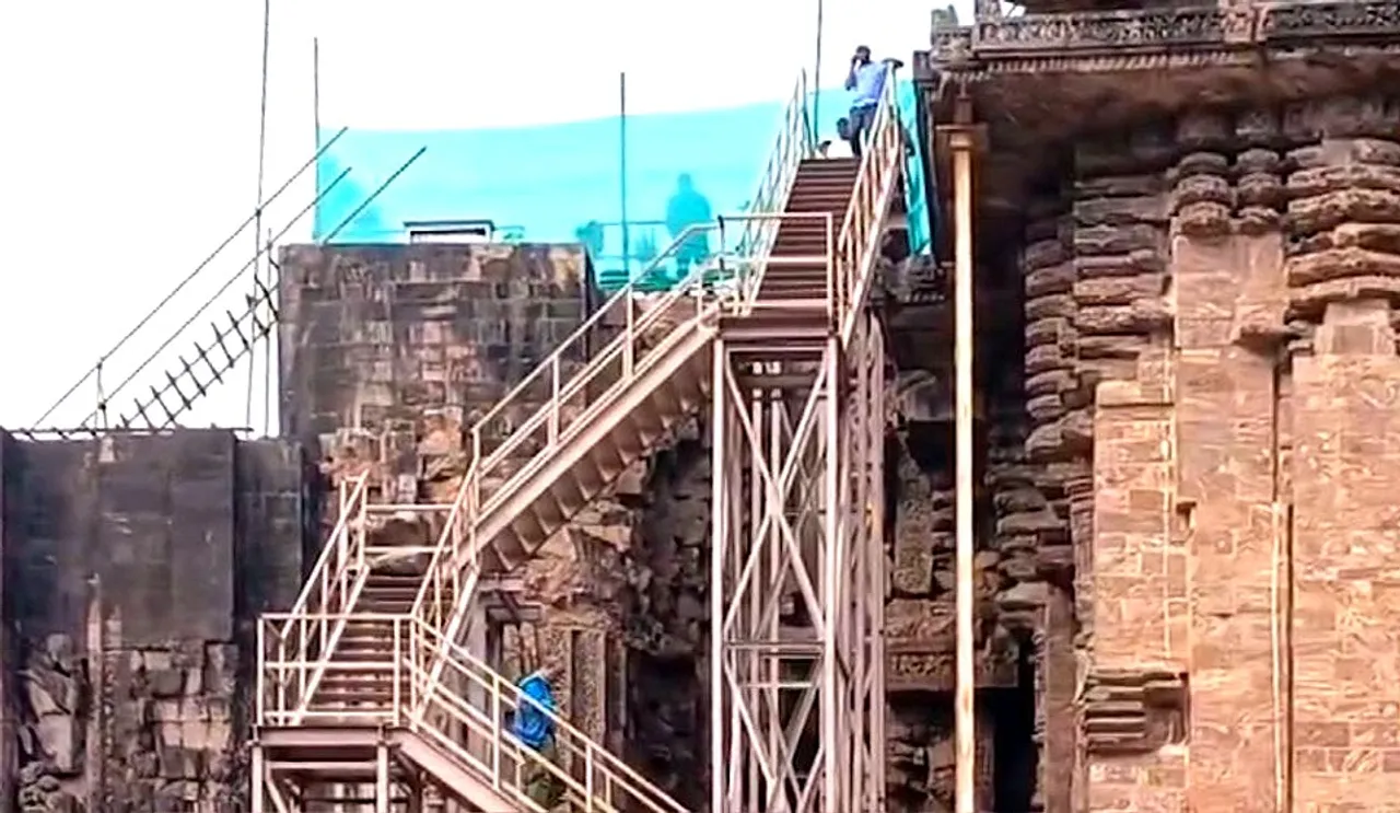 Why was Konark temple filled with sand by the British?