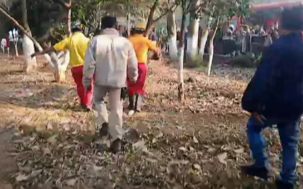 Unidentified man found dead hanging from 33 KV electric tower in Bhubaneswar