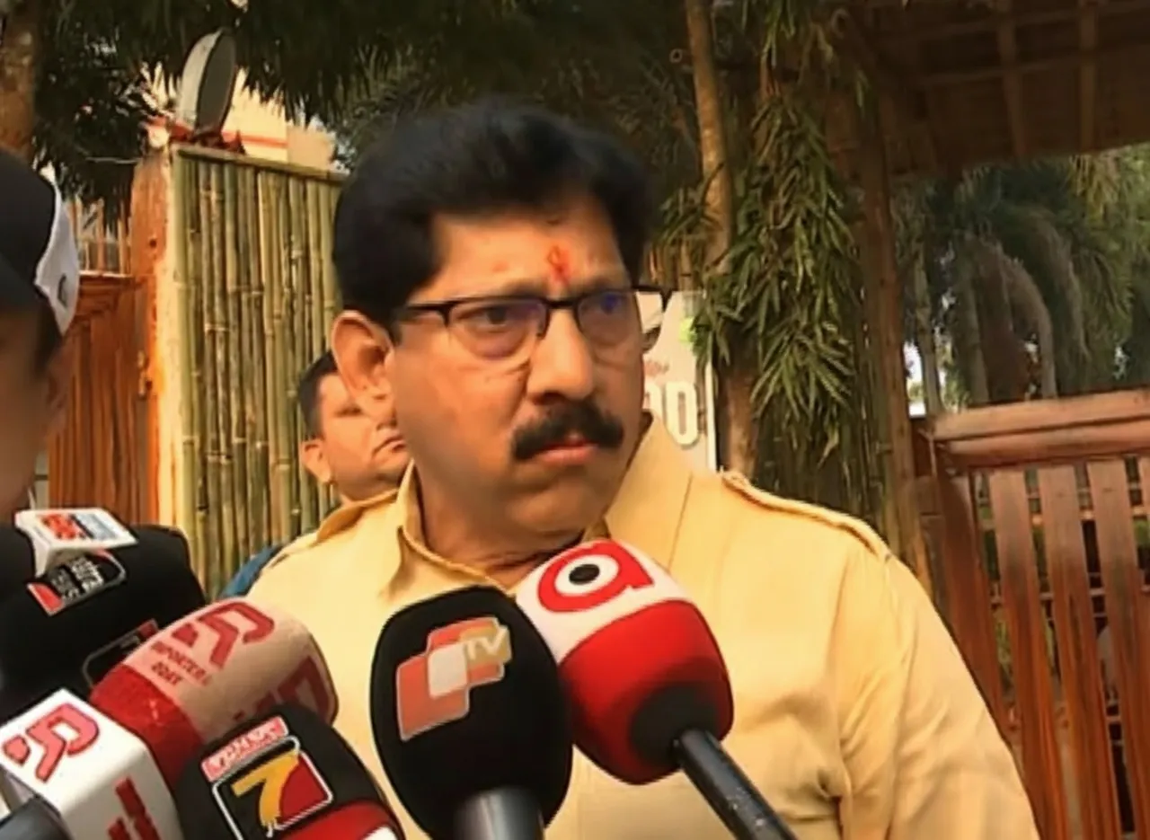 Former BJD MLA Rajendra Sahoo loses temper with mediapersons