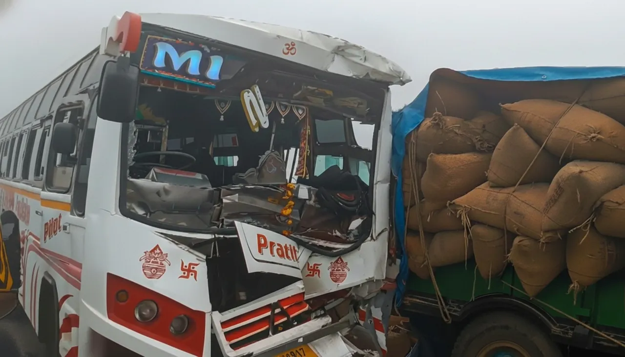 School picnic bus collides with tractor near Binika, 20 students injured