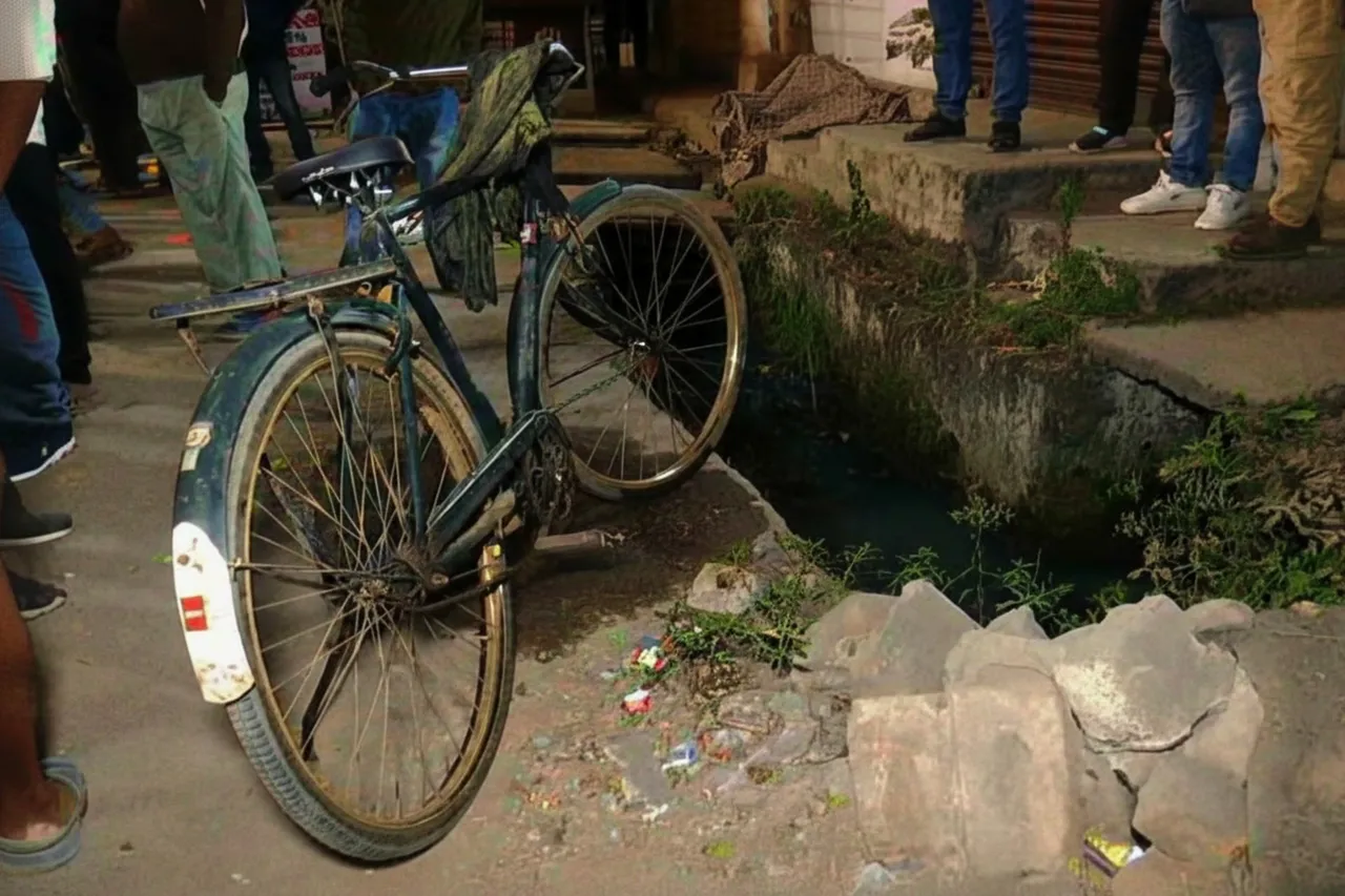 Cyclist dies after falling into open drain in Odisha’s Bolangir, PWD’s negligence alleged