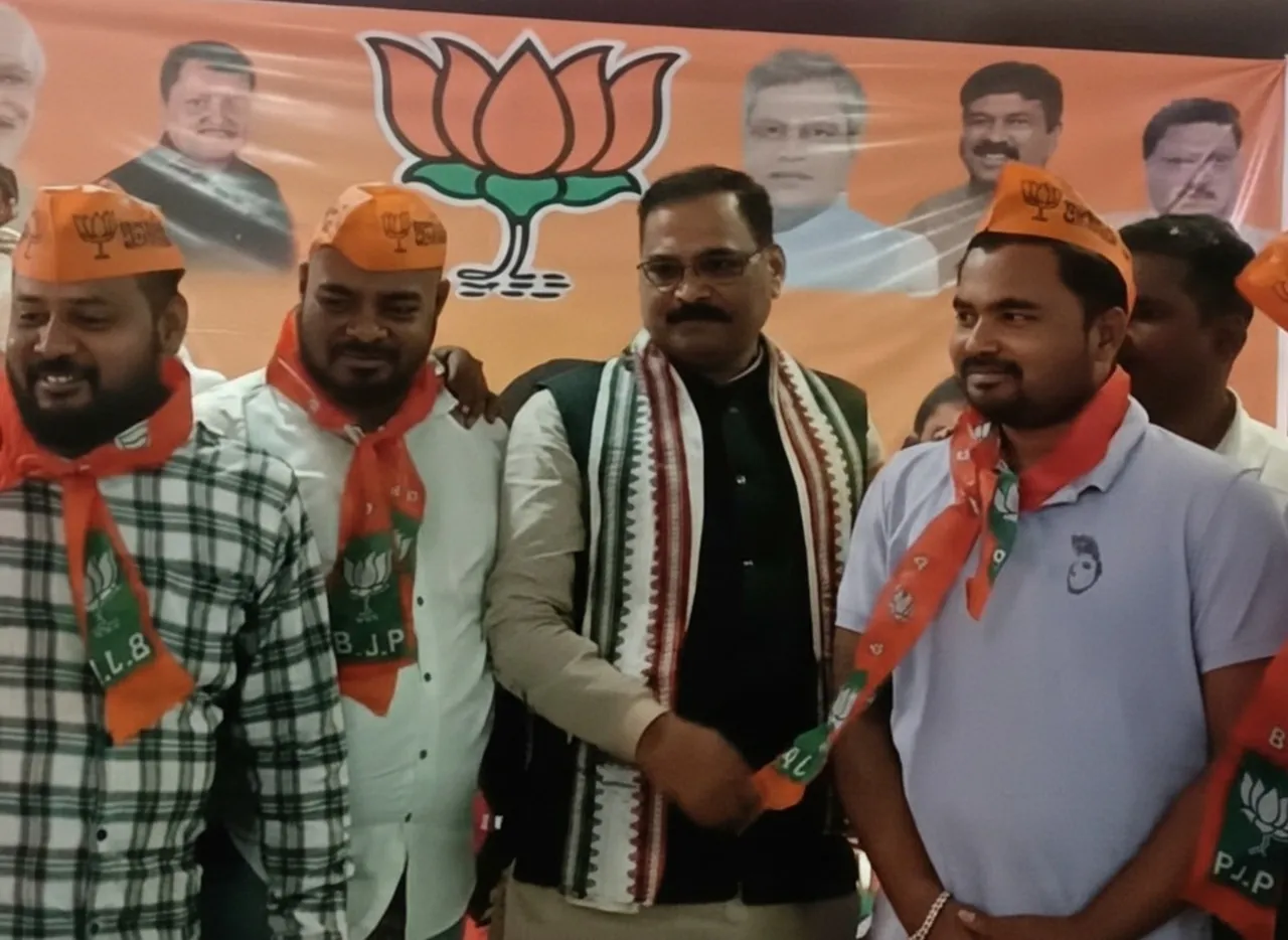 Hundreds of BJD workers join BJP in Khordha
