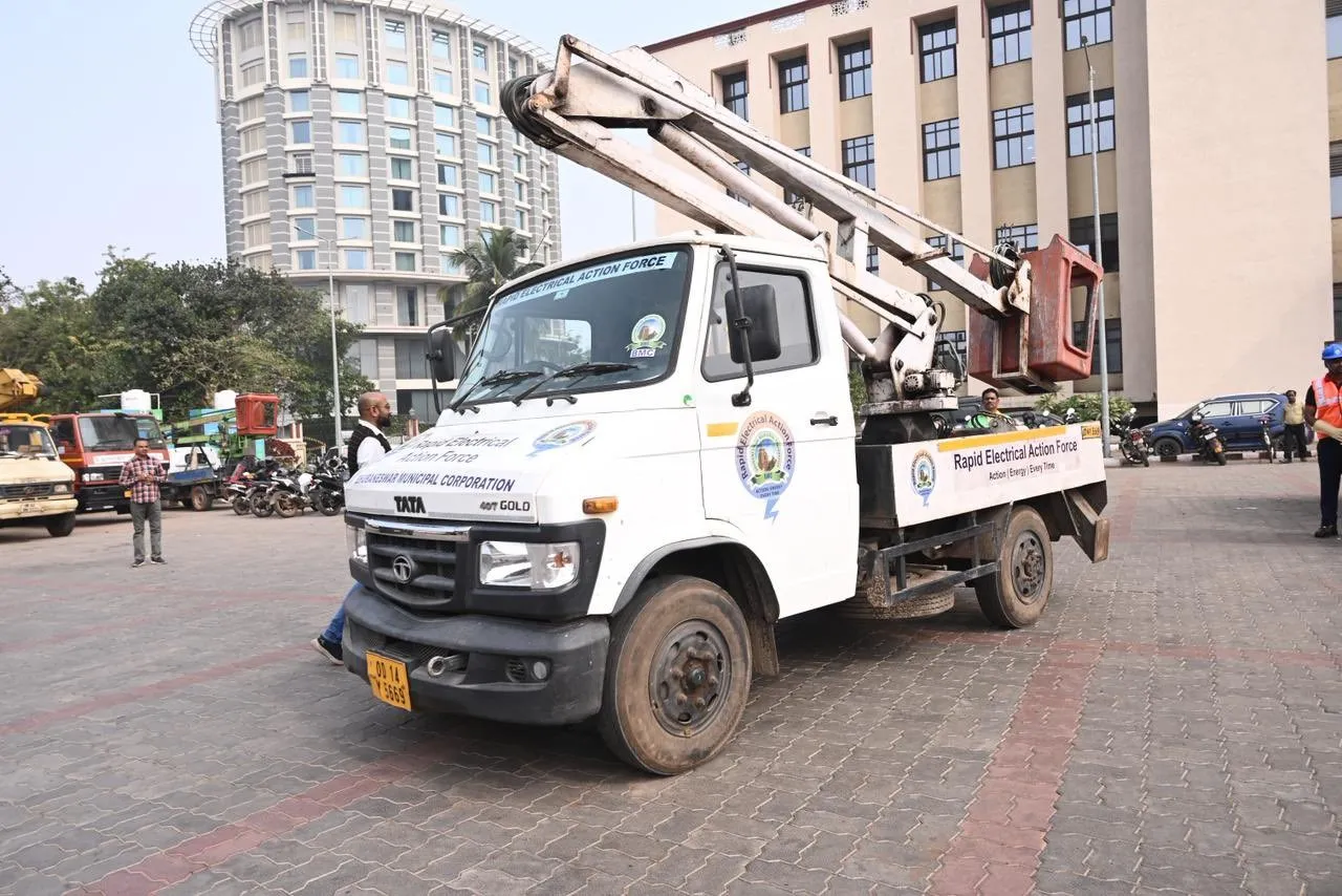 ‘Rapid Electrical Action Force’ deployed for immediate street light repair in Bhubaneswar