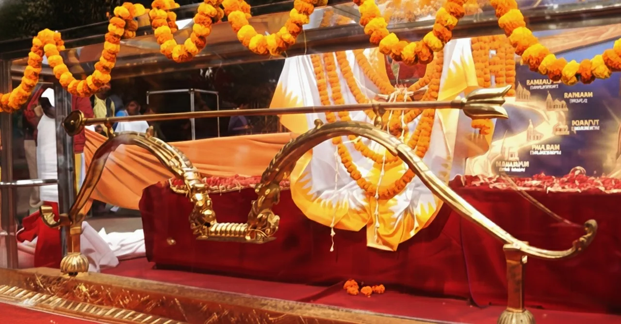 Panchadhatu bow ‘Kodanda’ weighing 235-kg begins journey from Odisha to Ayodhya