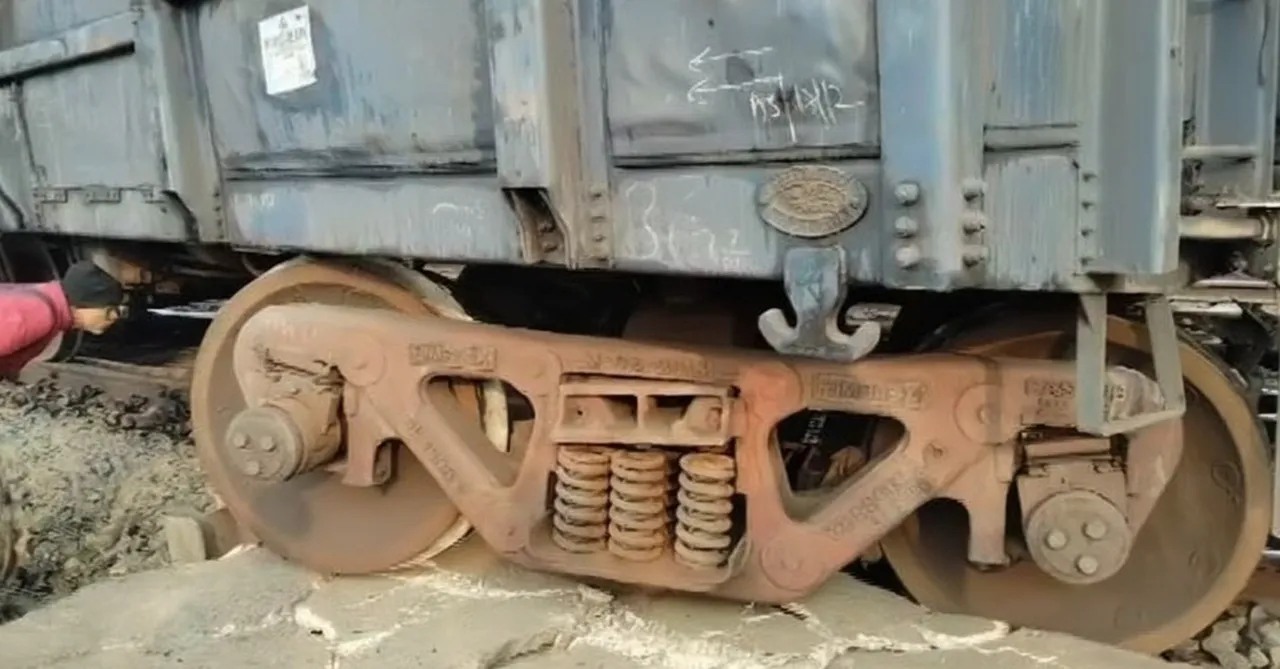 Goods train derails on Howrah–Mumbai main line in Odisha's Sundargarh