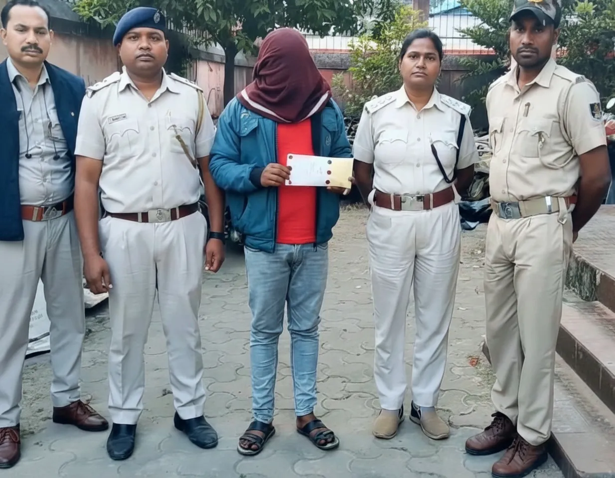 Bhadrak Excise officials seize brown sugar worth Rs 12 Lakh