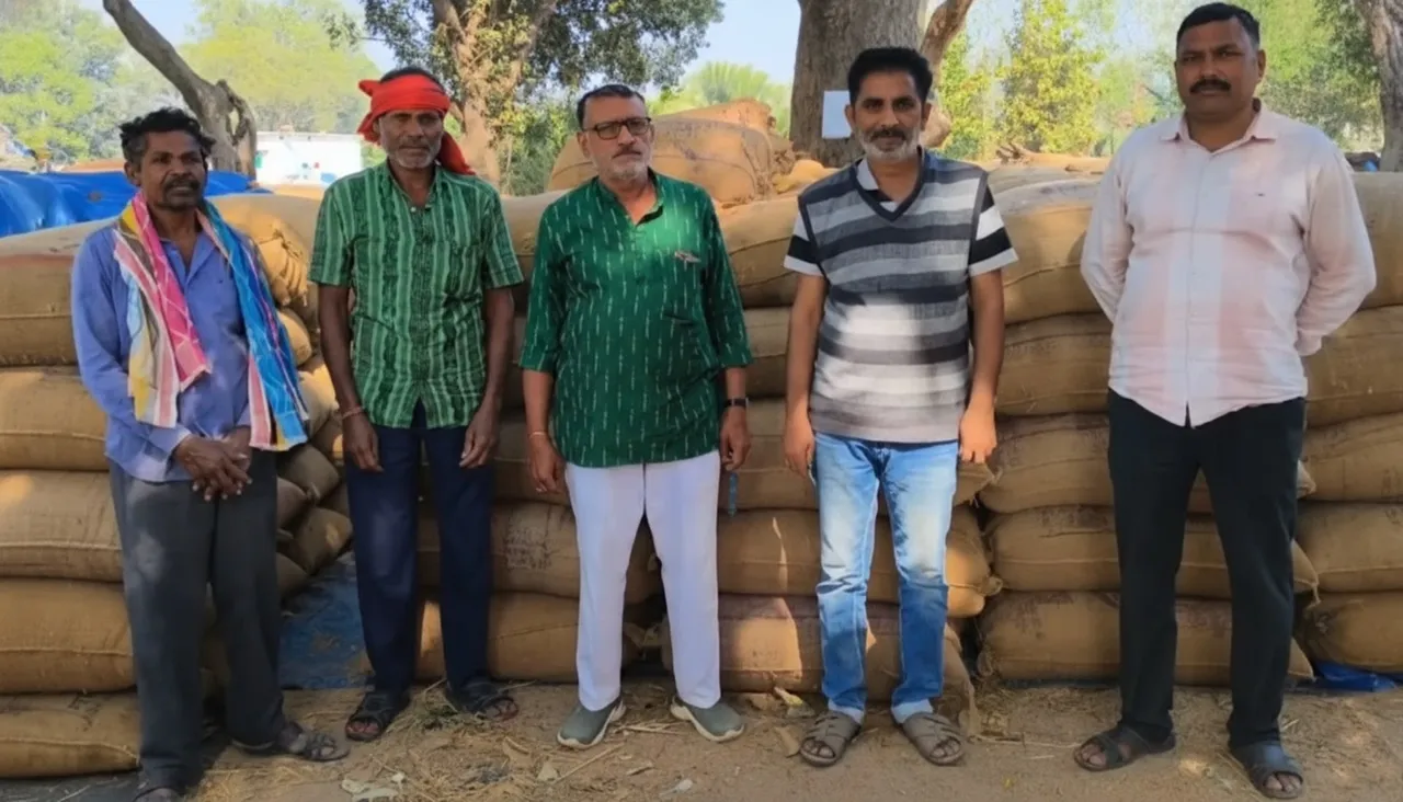 2,500 bags of paddy lying for over a week at Nuapada’s Tukla Mandi, farmers fear token lapse