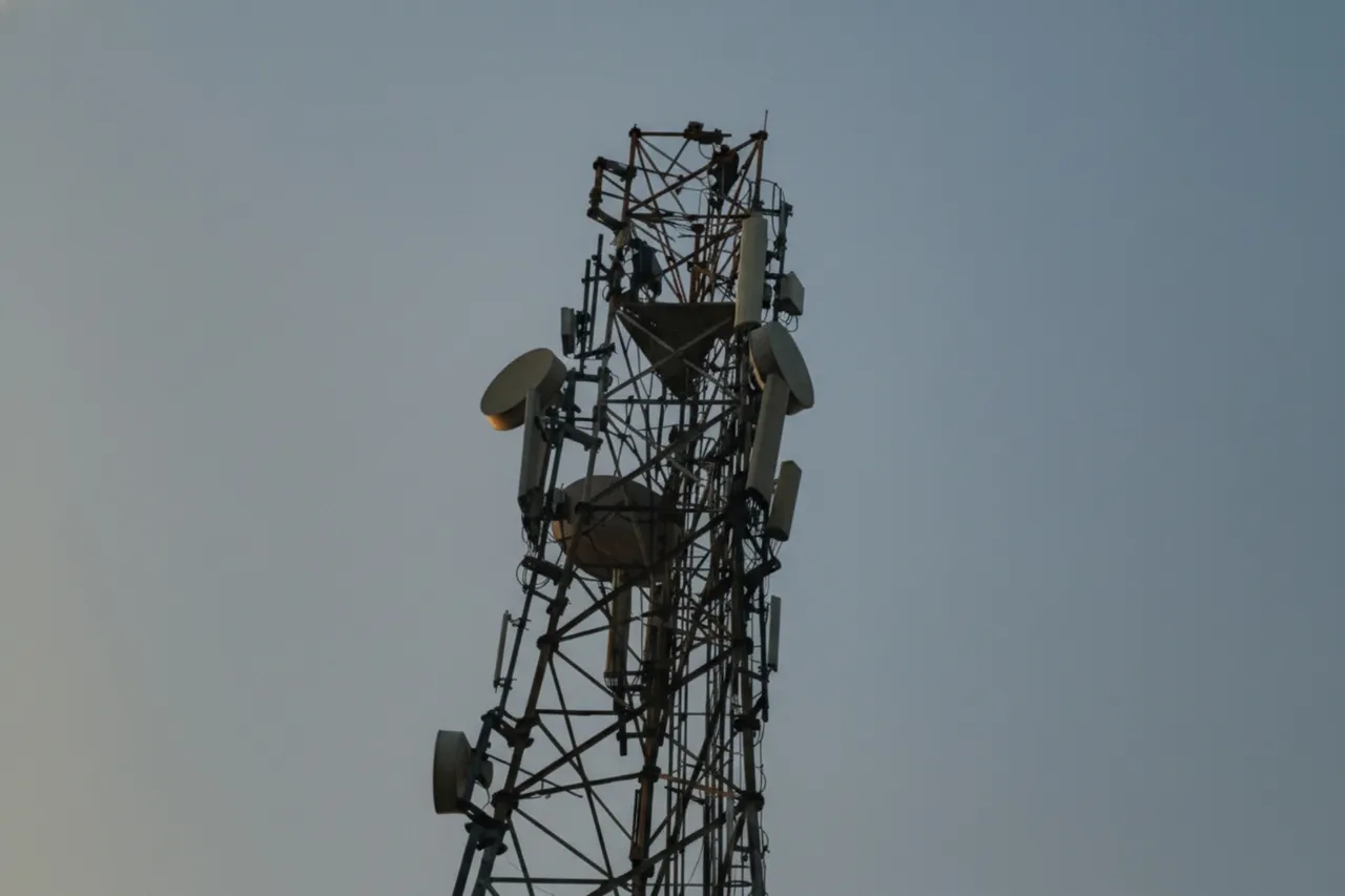 Youth Climbs atop Telecom Tower
