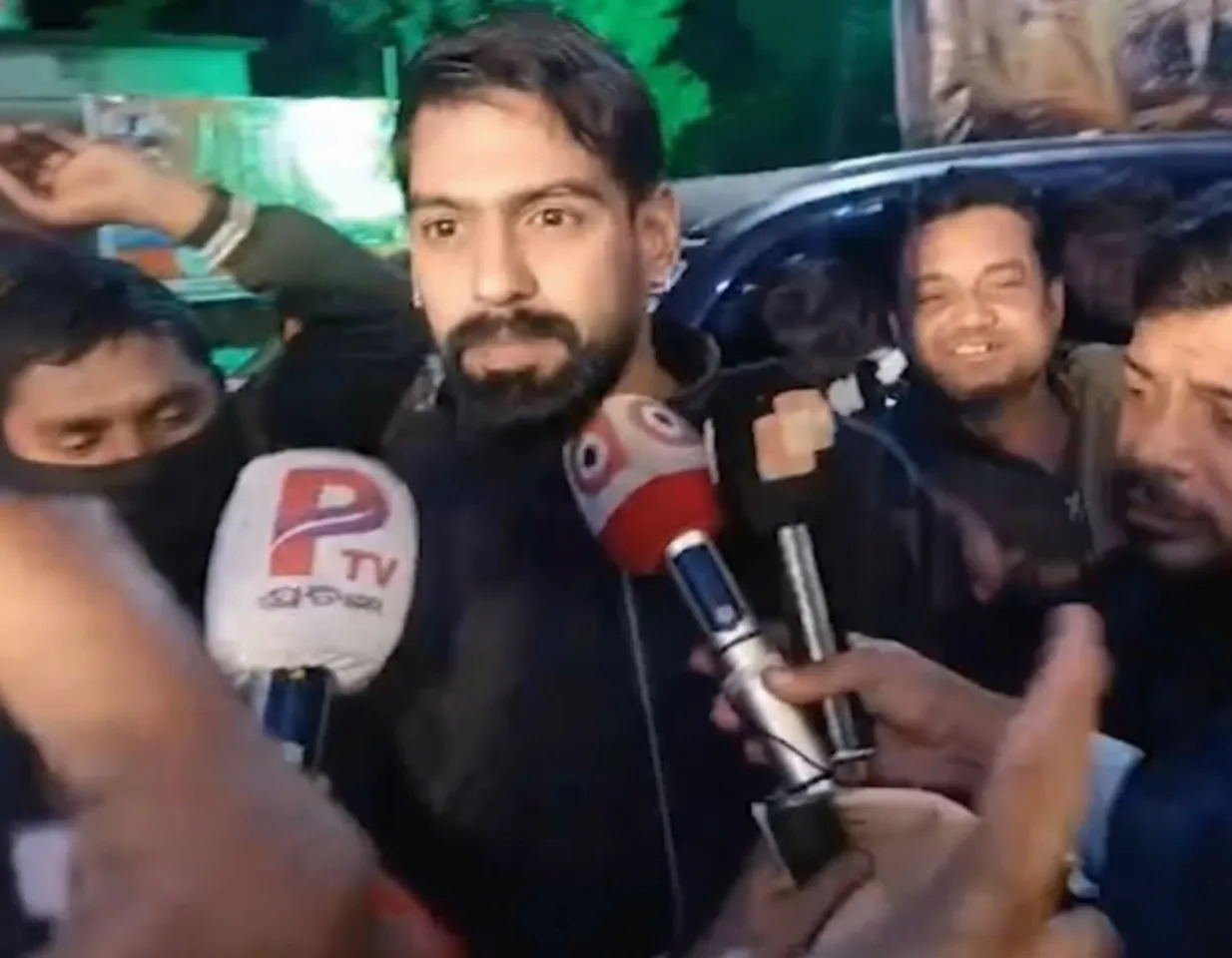 Jatra artist Piyush Tripathy to 'stay away' from stage performances after court noticeJatra artist Piyush Tripathy to 'stay away' from stage performances after court notice