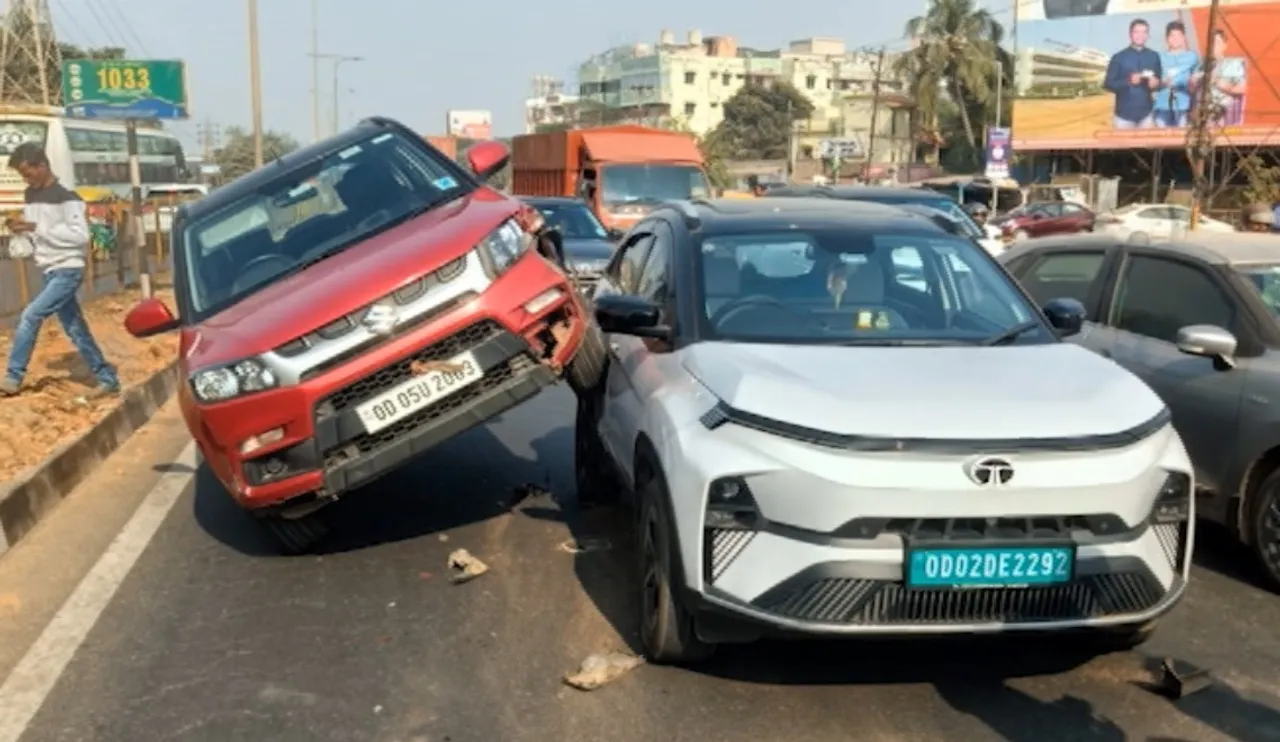 Car climbs onto another after high-speed crash in Bhubaneswar
