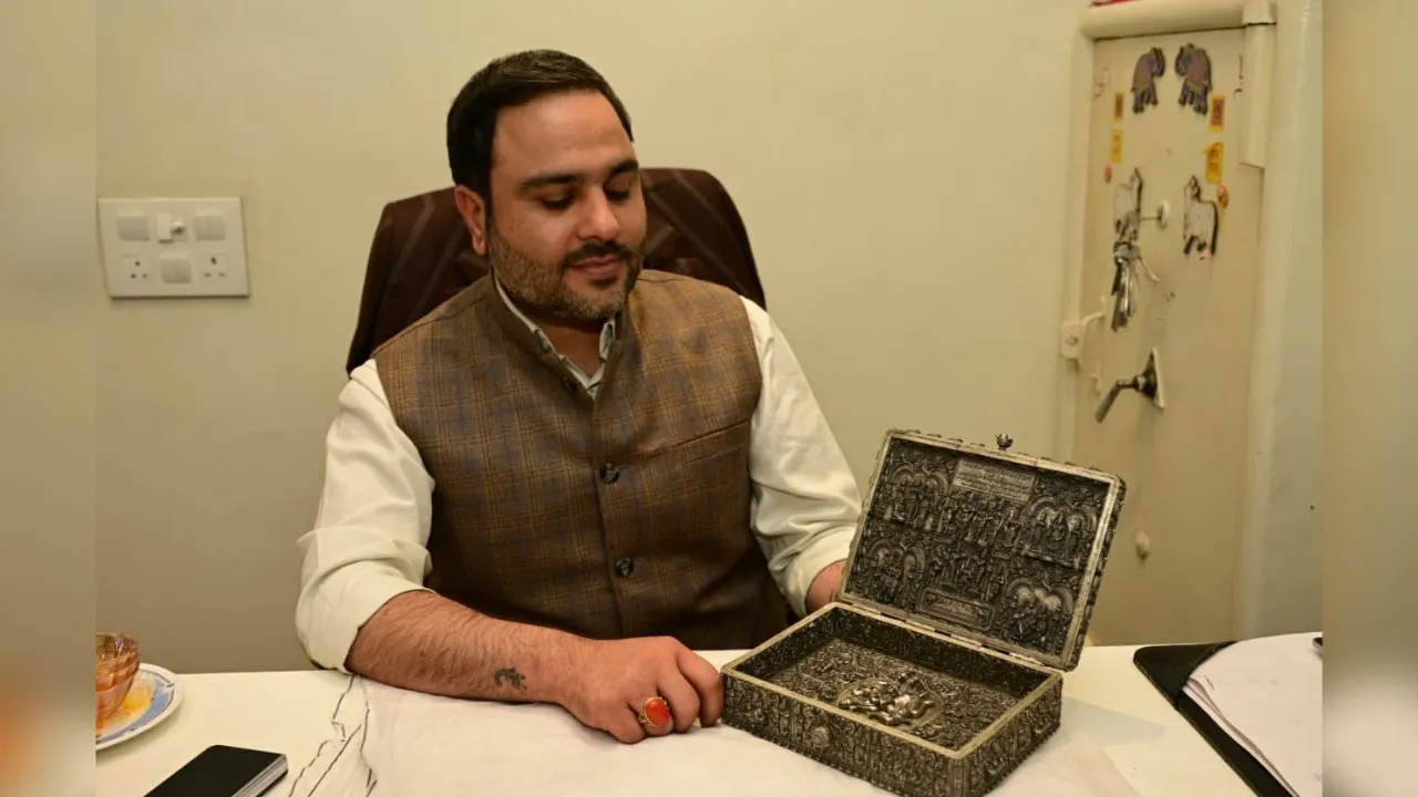 Jaipur man beats Ambanis! Creates ₹25 lakh wedding card for daughter