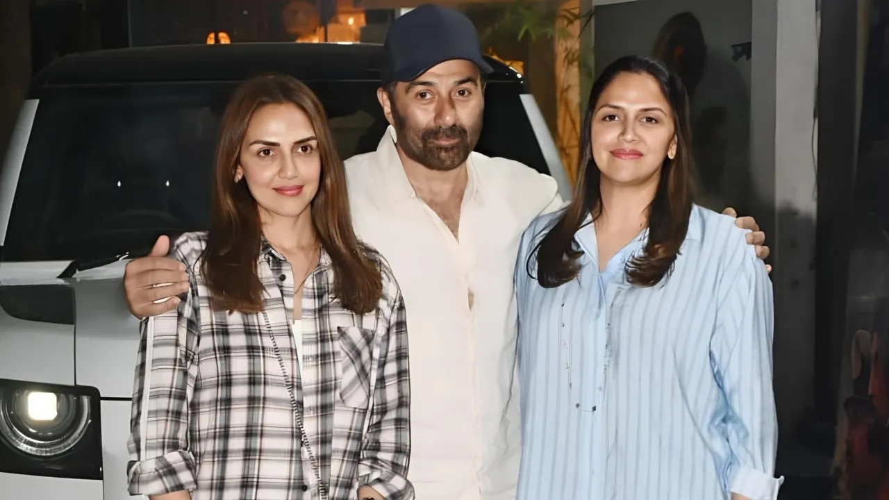 Esha and Ahana join Sunny at Border 2 special screening