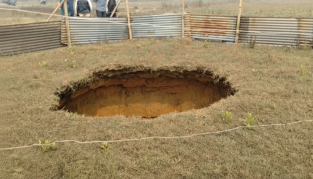 Portion of Road caves in near Odisha’s Talcher, 20-foot-deep crater sparks panic