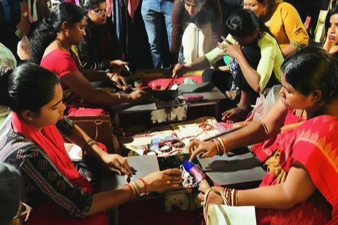 Lac bangles emerge as major attraction at Adibasi Mela 202
