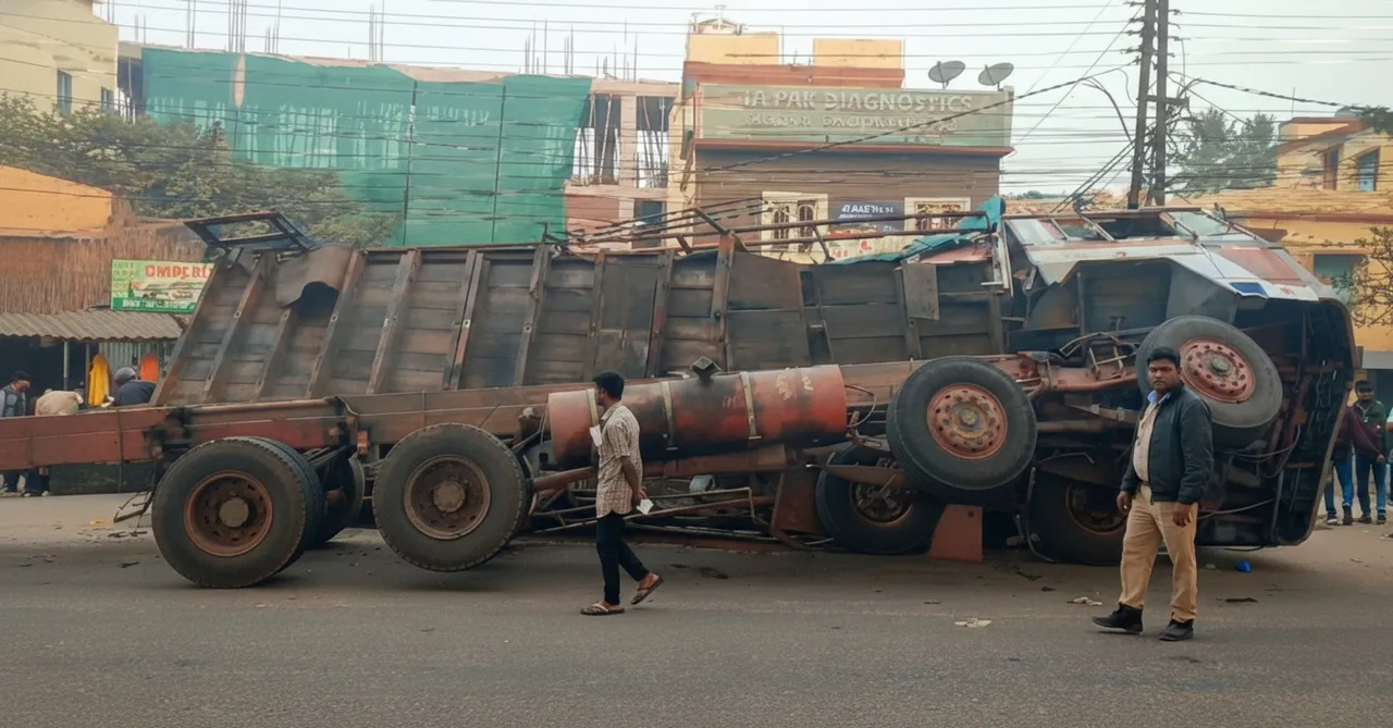 Container truck overturns near Madhupatna fish market in Cuttack, traffic sisrupted